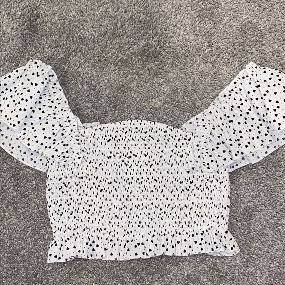 White Heart Print Crop Top w/ Ruffle Sleeves
